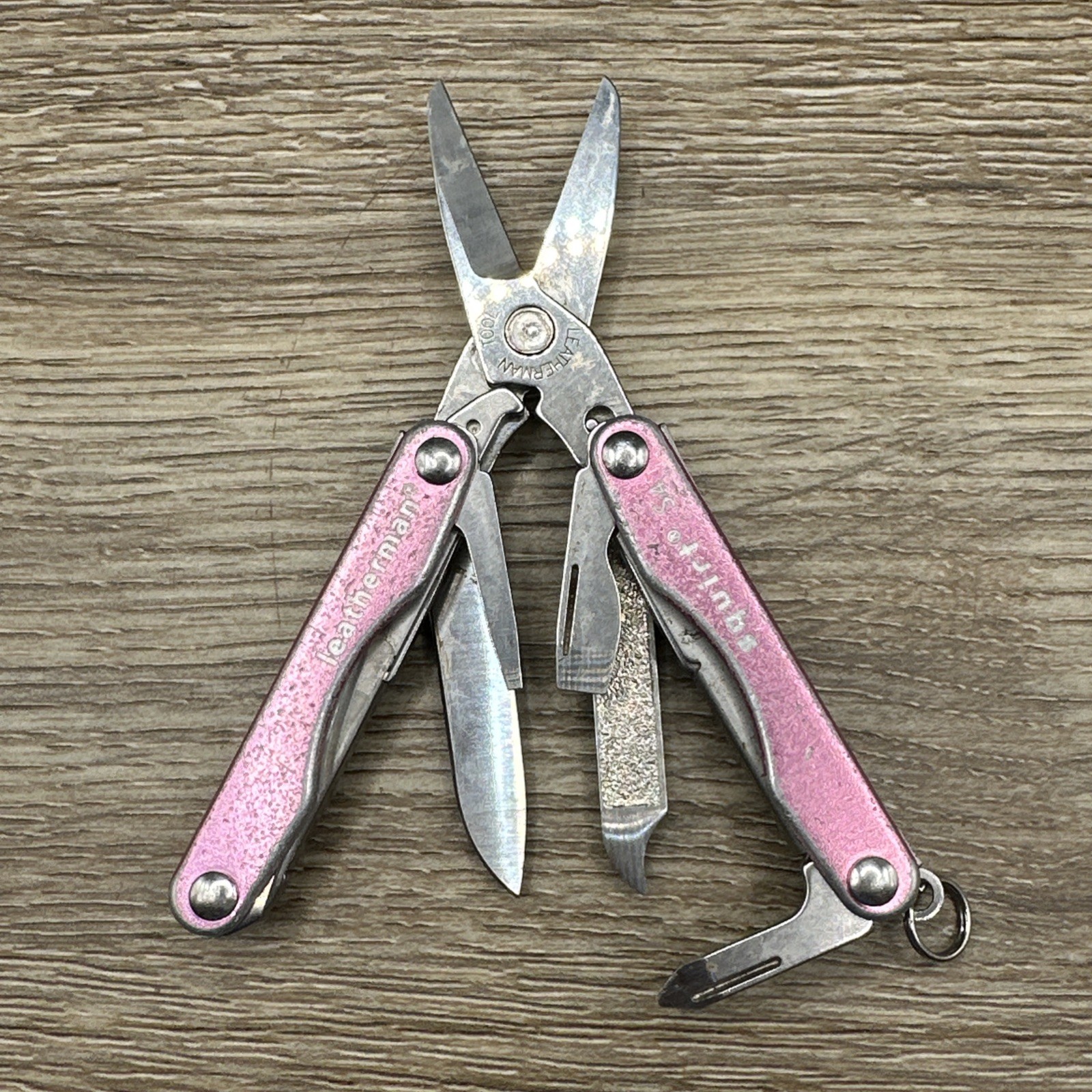 Leatherman Squirt P4 Pink Multitool Multi-Tool – Pliers Multitool 067L