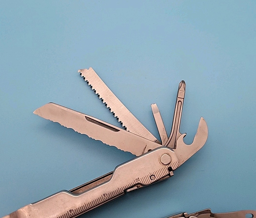 Leatherman Super Tool 300 Multi-Tool – Dated 1011 – Pliers, Knife, Saw, File