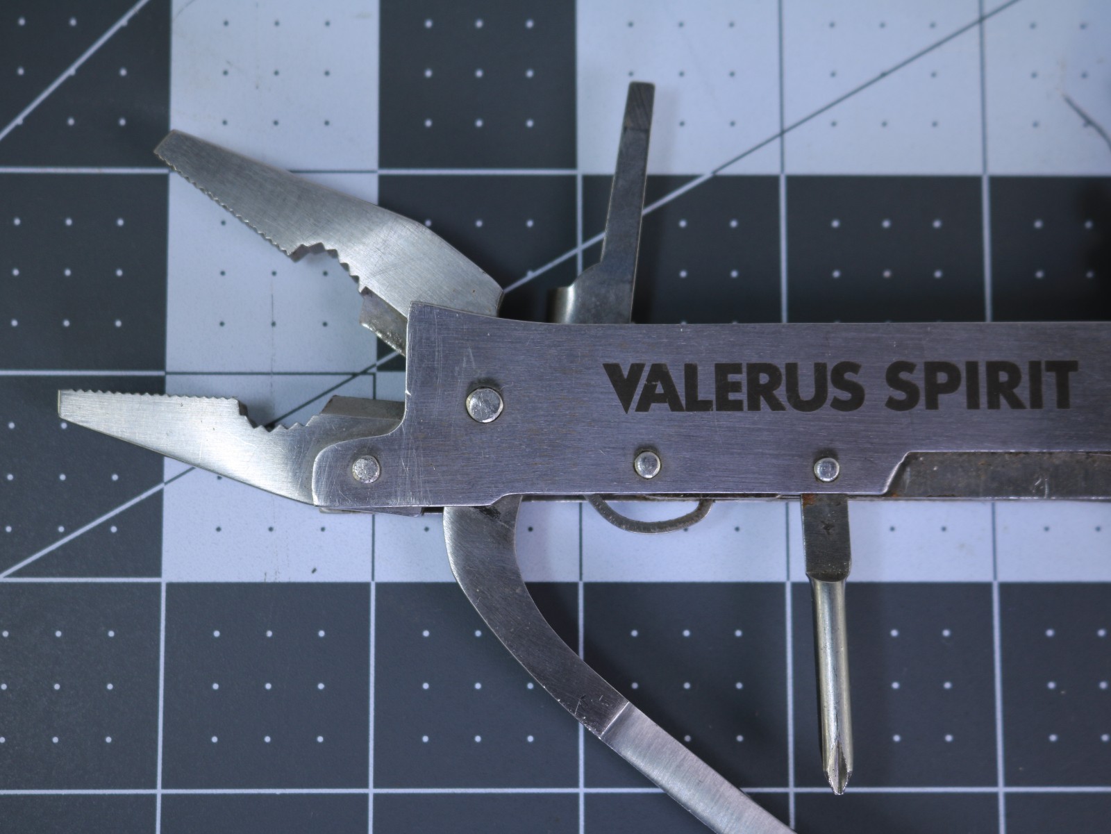 Valerus Spirit Multi-Tool Pliers Knife Saw Screwdriver File Camp Utility EDC !
