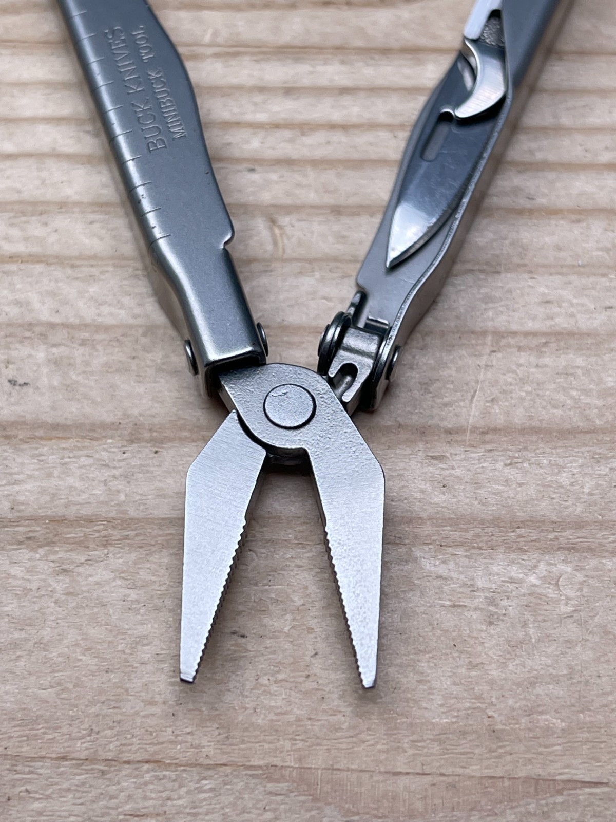 USA Buck Knives MiniBuck Tool Satin Model 350 with Green Rubber Pouch