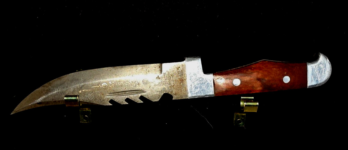 5.5″ Single Edge KNIFE w/ SAW back, Bottle Opener and Sheath, Thai Lang. ETCHED