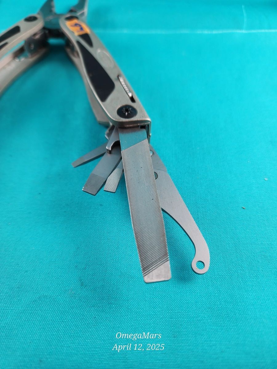 Gerber Multi-Plier 800 Legend #L6 w/Sheath looks/feels new