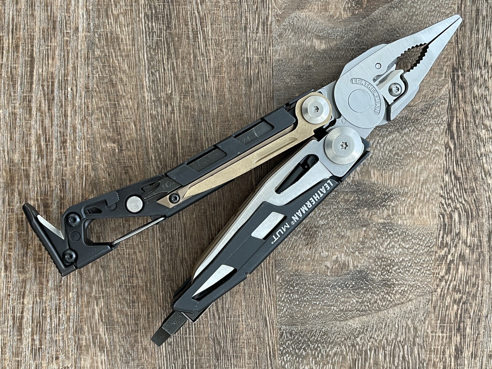 Leatherman MUT w/Titanium Clip multi tool, dark brown molle sheath. Vintage 2013