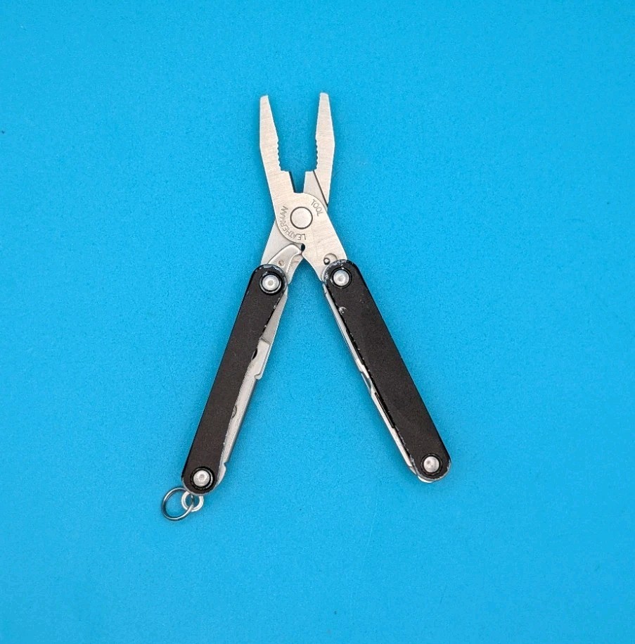 Leatherman SQUIRT PS4 Multi-Tool! BLACK! *broken nail file & scissors spring*