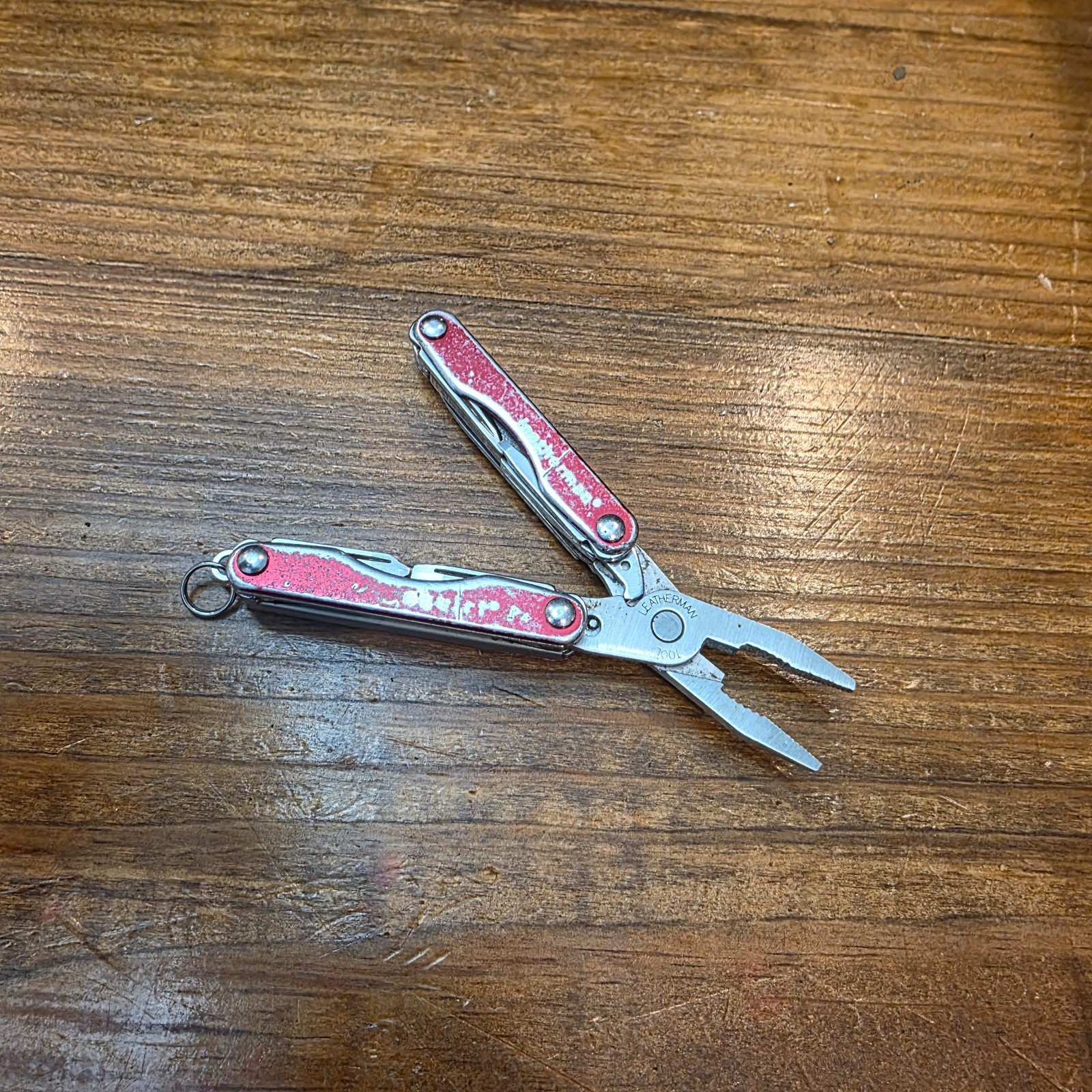 Leatherman Squirt P4 Multi-Tool, Knife, Pliers, Retired Collectible, Red