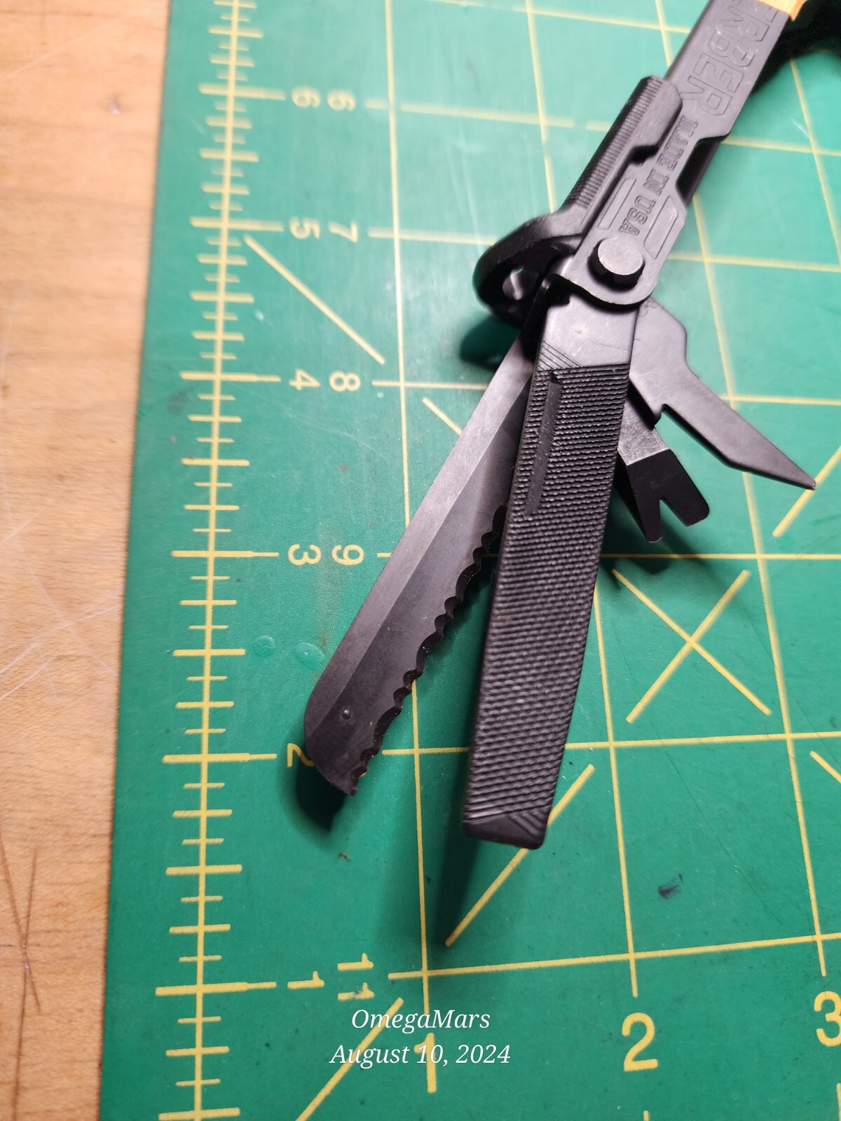 Gerber Center Drive #O4 W/ Sheathe looks and feels brand new