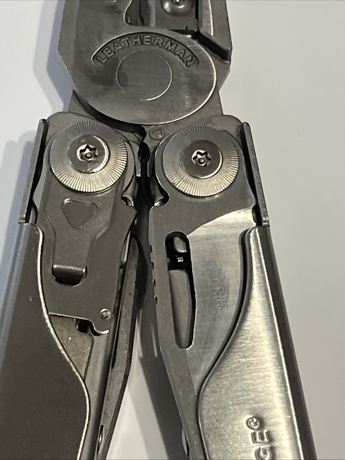 🔥 Awesome Leatherman Surge Multi-Tool Heavy duty Clean