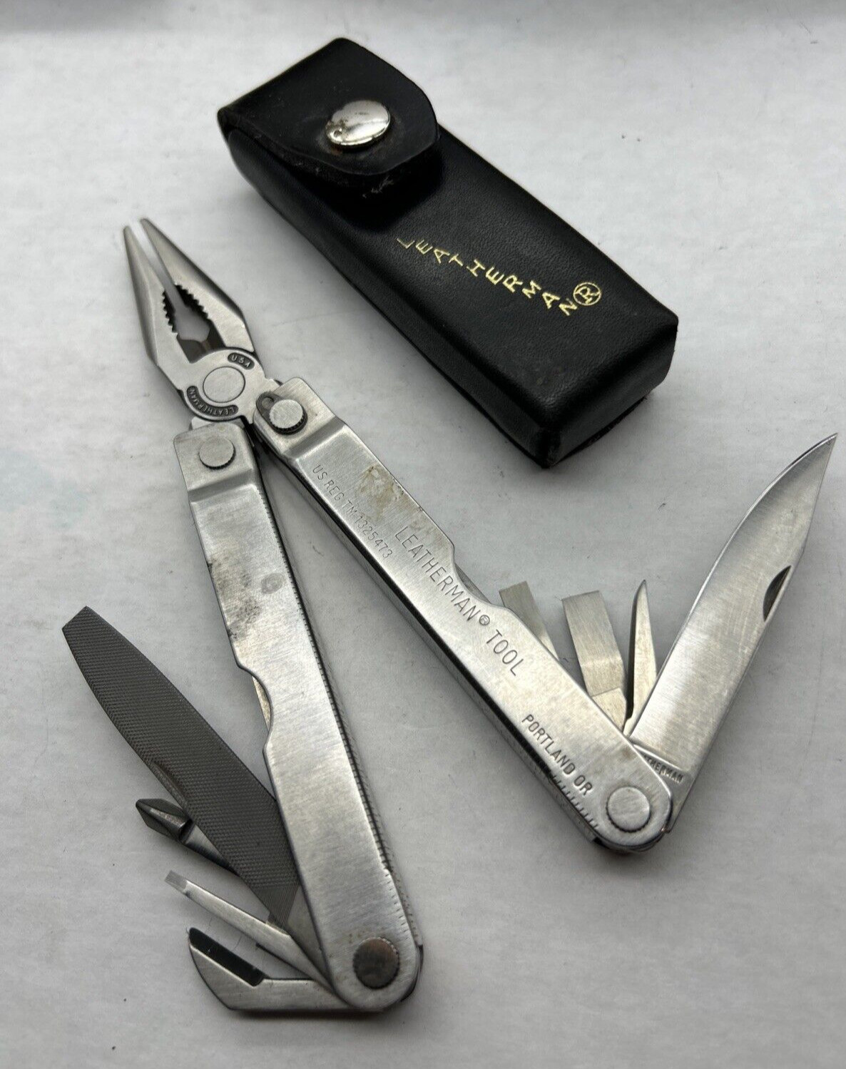 Retired 1995 Leatherman Multi-Tool US Reg TM 1325473 Portland OR & Leather Case