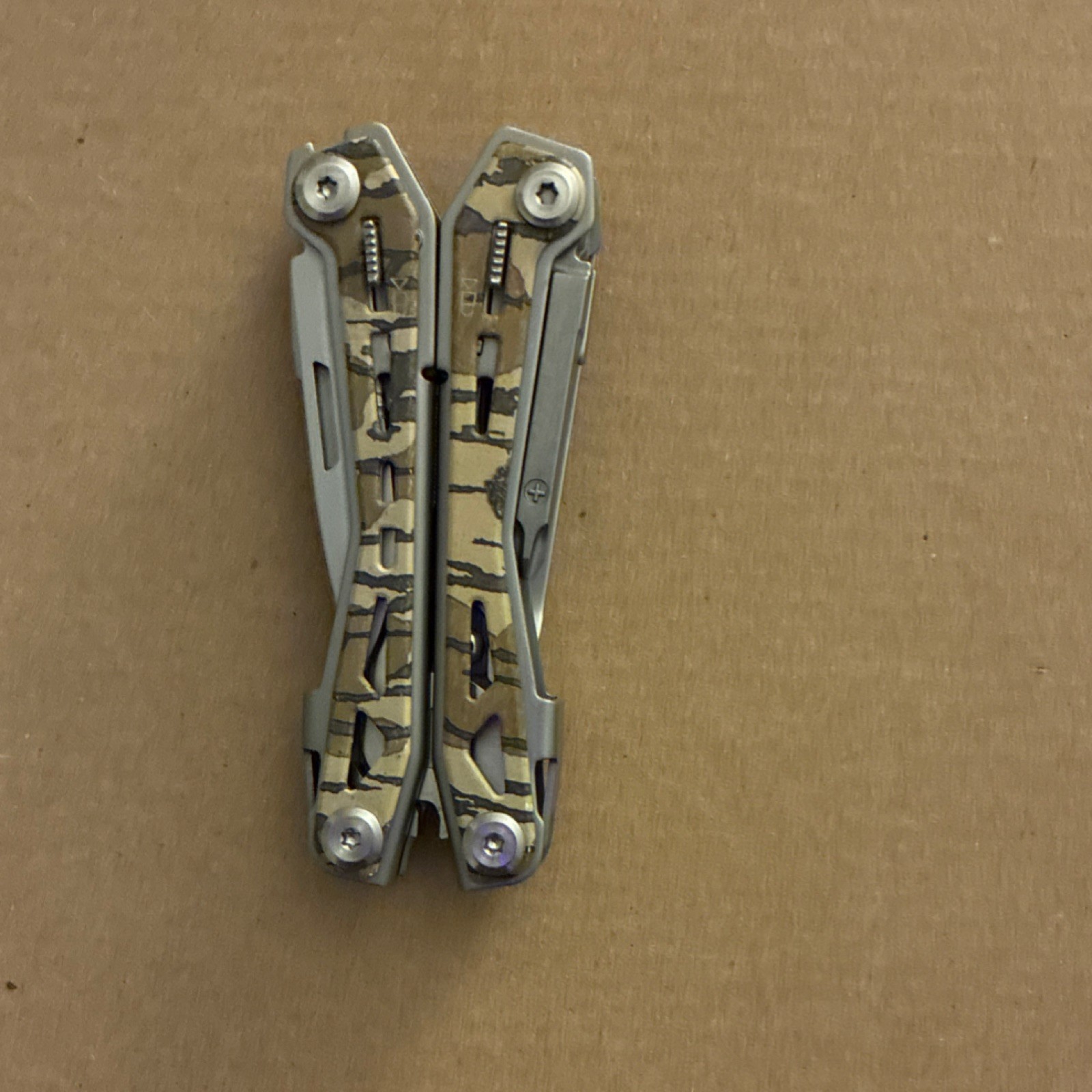 Mossy Oak Multi-Tool Stainless Steel Plier Silver Beige with Sheath