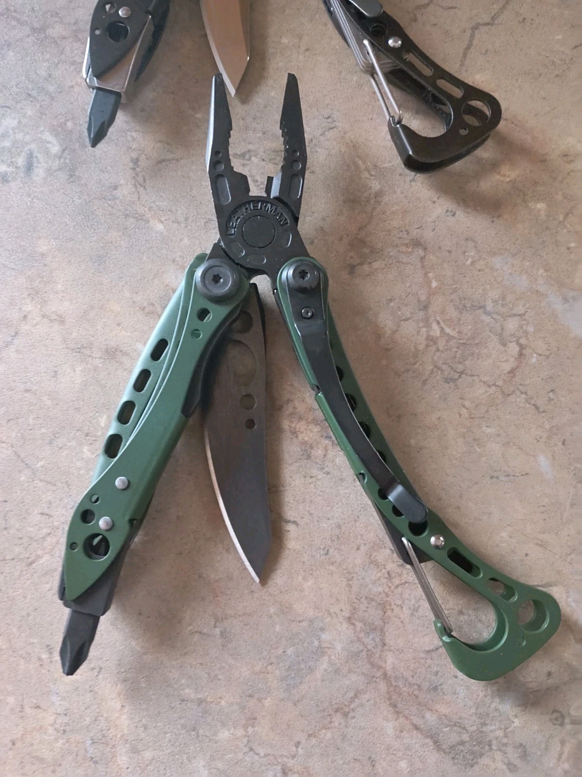 Leatherman Skeletool CX Plain Edge Knife 154CM Lot Od Green/Black Stainless