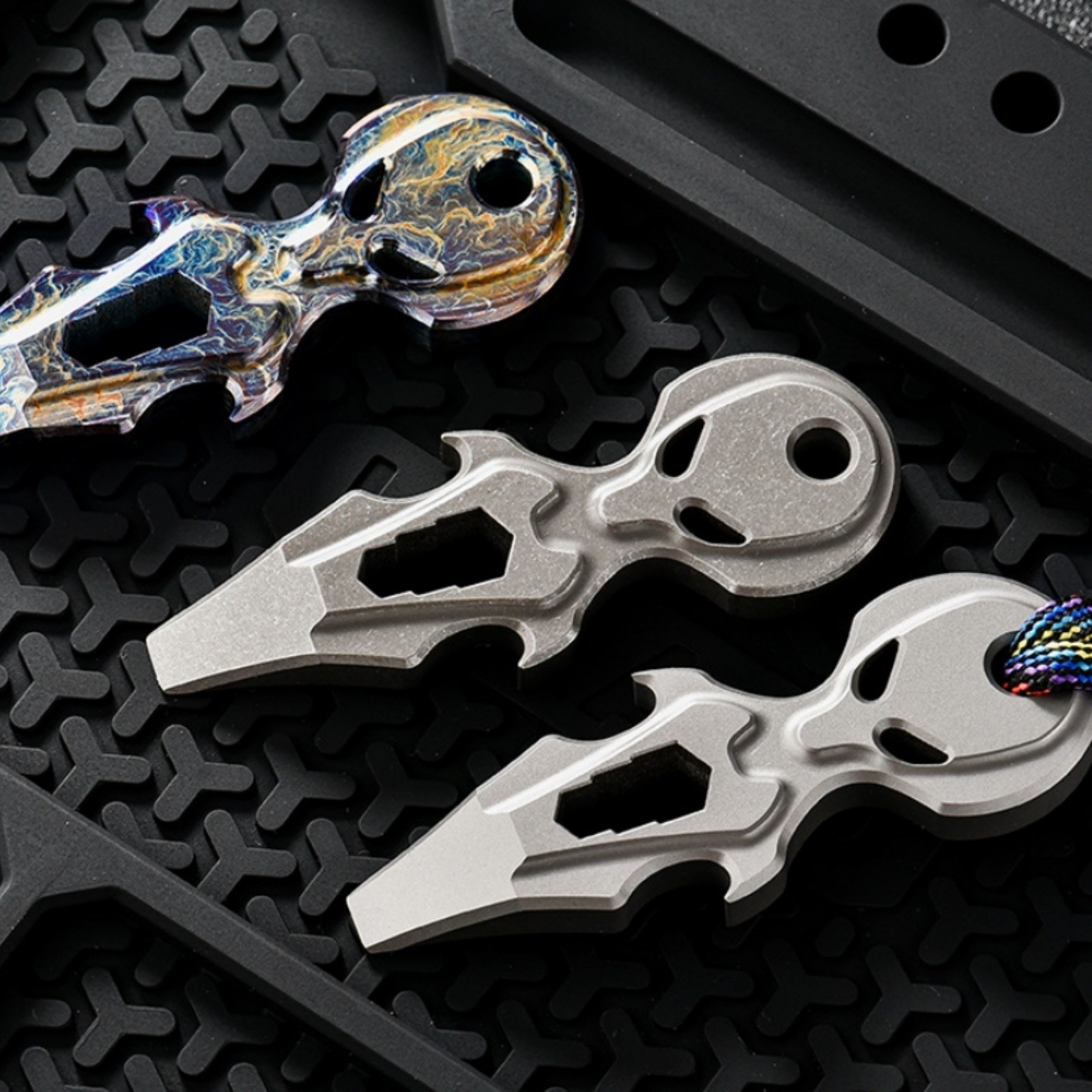 Titanium Alloy EDC Alien Shape Outdoor Multi-Tool Mini Pry Bar Lightweight
