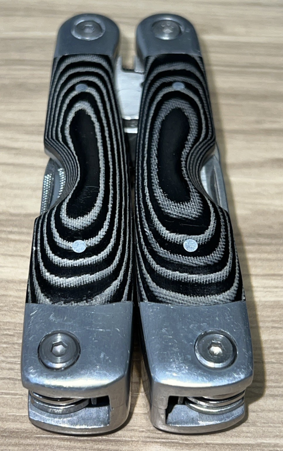 Grand Way Multi-Tool 9-Function Stainless Steel #2CR Black Swirl 6”