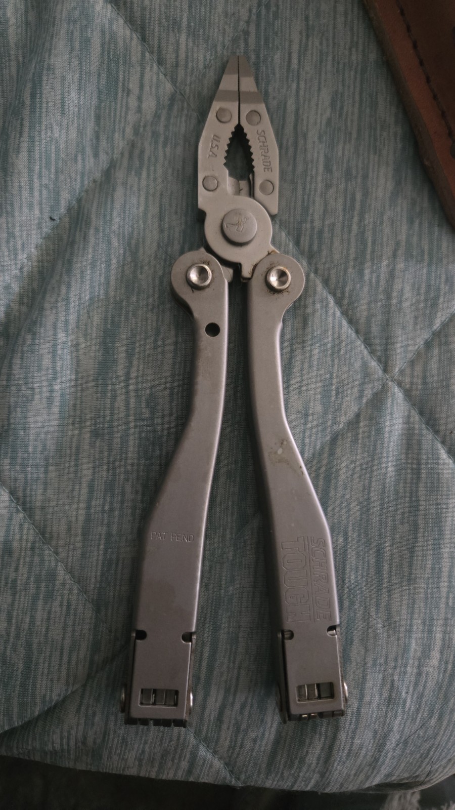VINTAGE SCHRADE ST1 MULTI TOOL WITH LEATHER SHEATH EXCELLENT CONDITION.