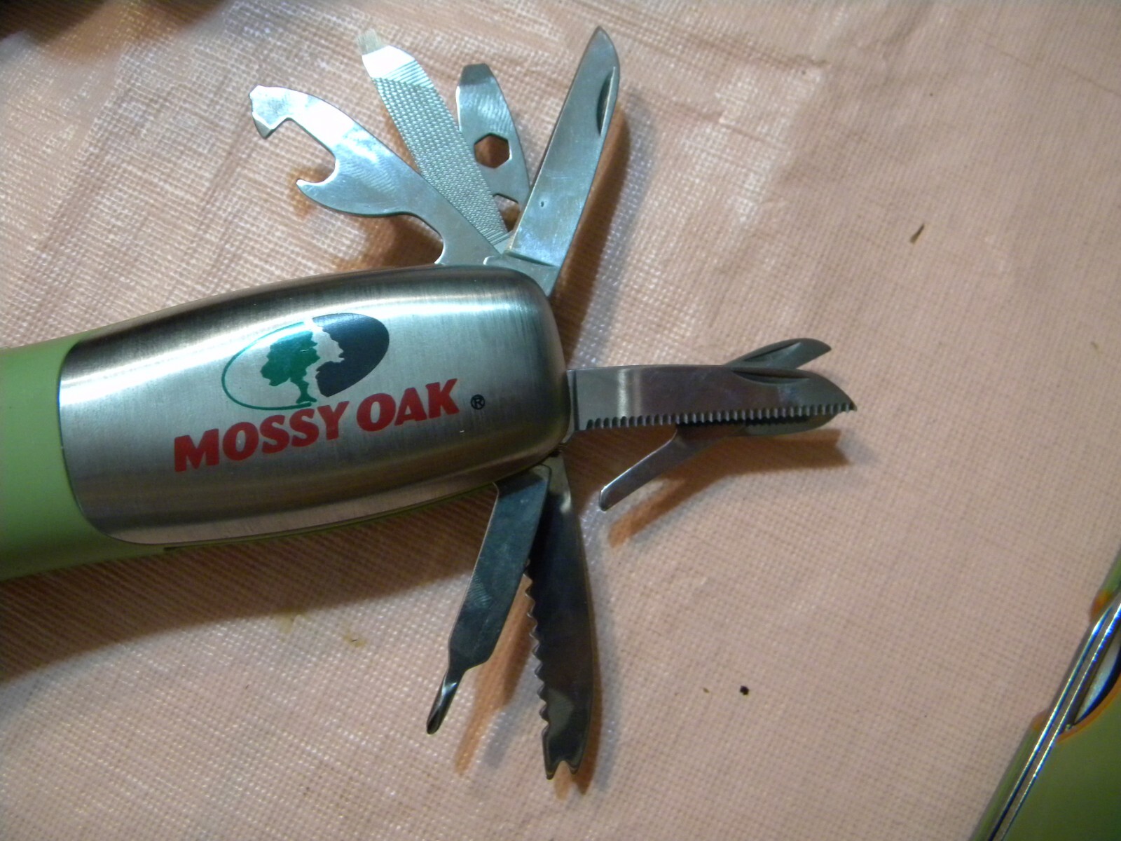 Mossy Oak Scale Knife Multi-Tool/Flashlight Multi-Tool Set of 2