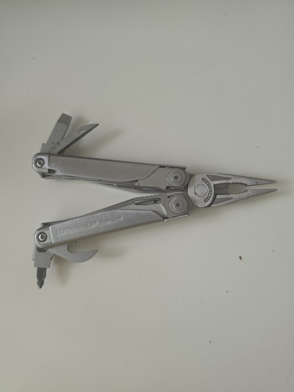 LEATHERMAN SURGE 19-In-1 Heavy Duty Multitool Locking Blade Xchanger