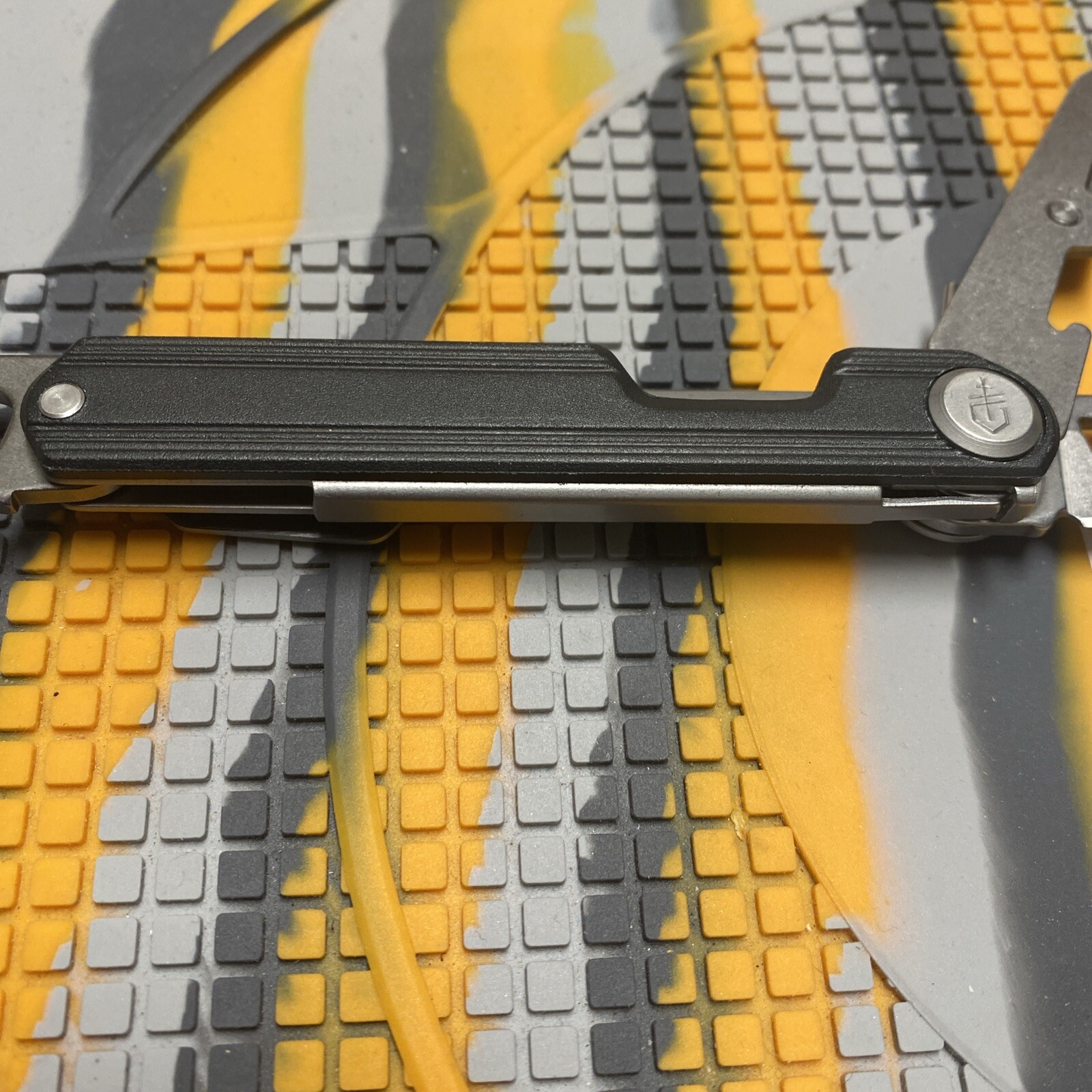 Gerber Armbar Slim Cut Multi-Tool, Knife, Scissors