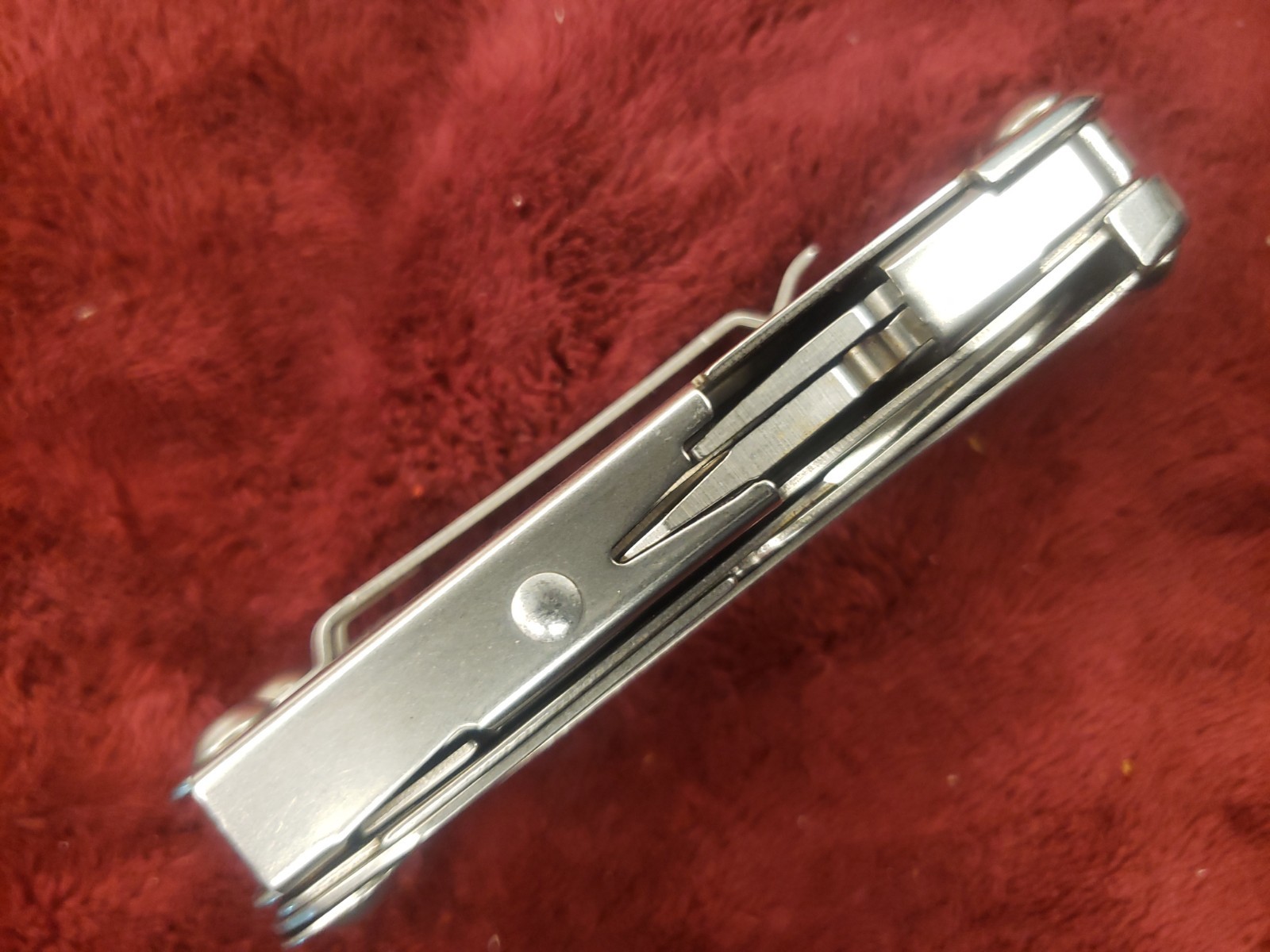 Leatherman Wingman Multi Tool with Sheath with light damage 0120 Date Code