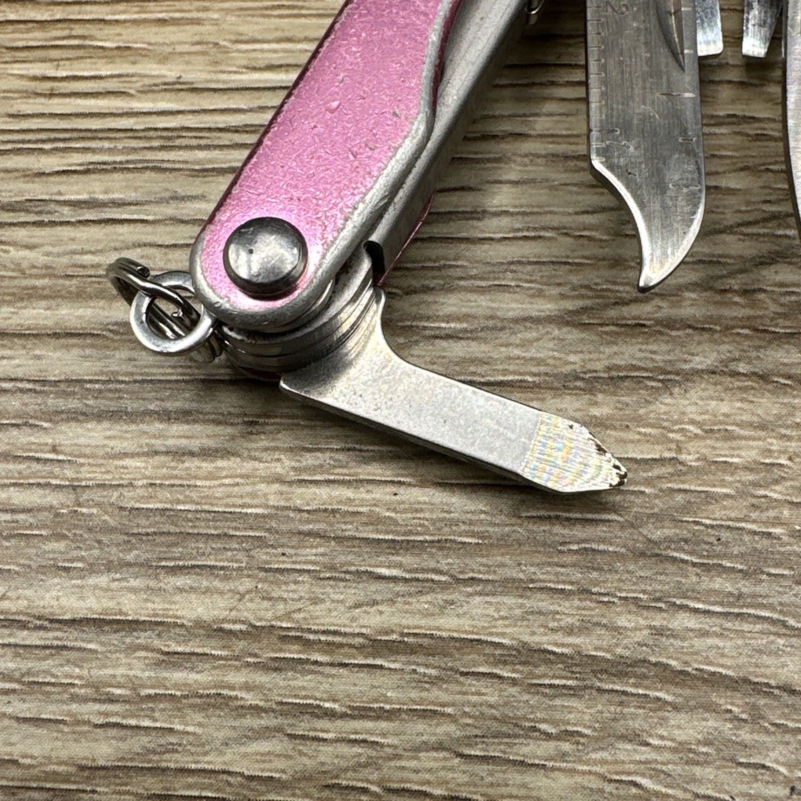 Leatherman Squirt P4 Pink Multitool Multi-Tool – Pliers Multitool 067L