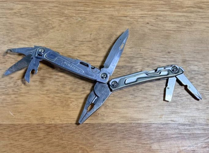 Leatherman Rev Stainless Steel Multi-Tool Pocket Clip Pliers Knife EDC Tool Used