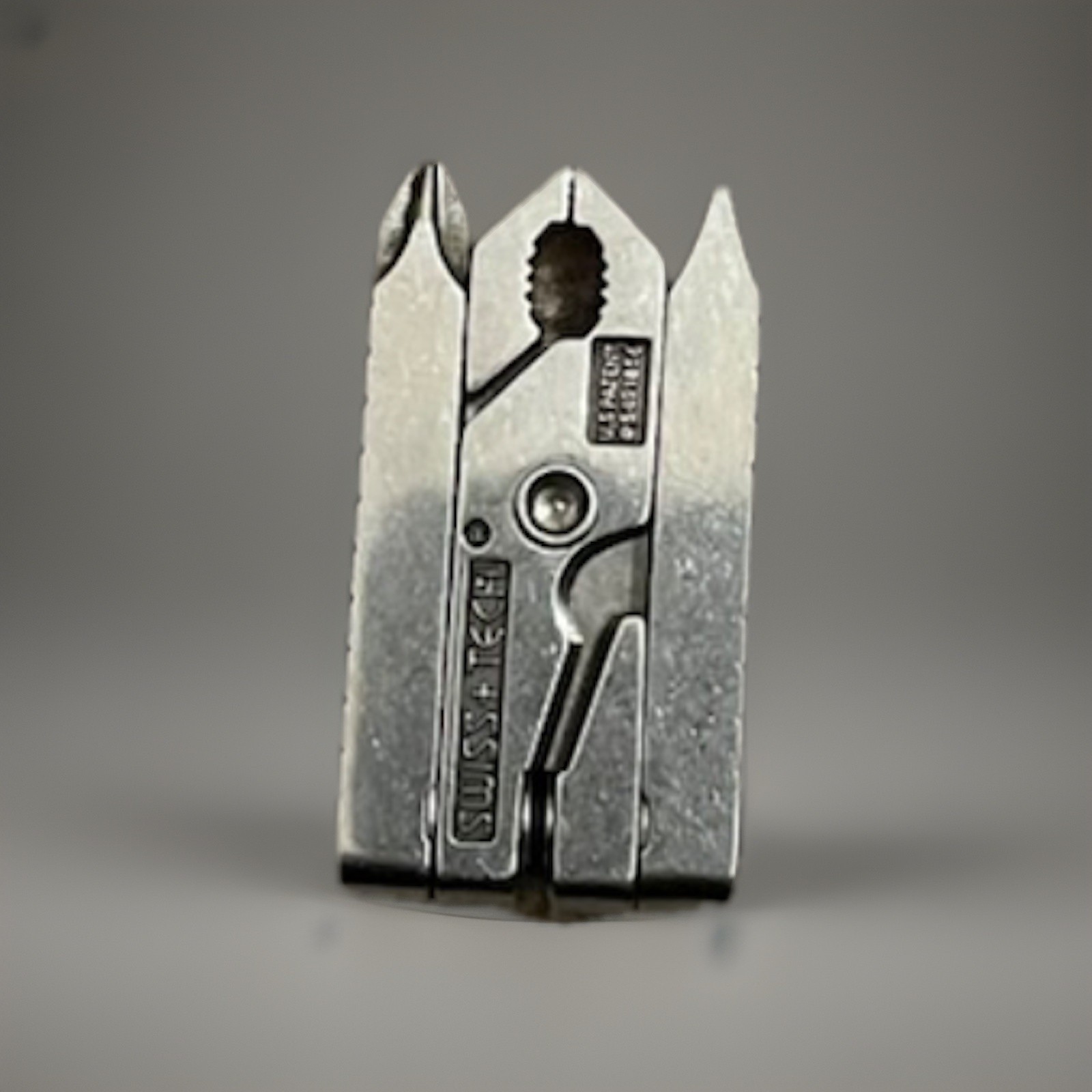 Vintage Swiss+Tech 6-in-1 Stainless Steel Multi-Tool w/ Pocket Clip Silver 4 in