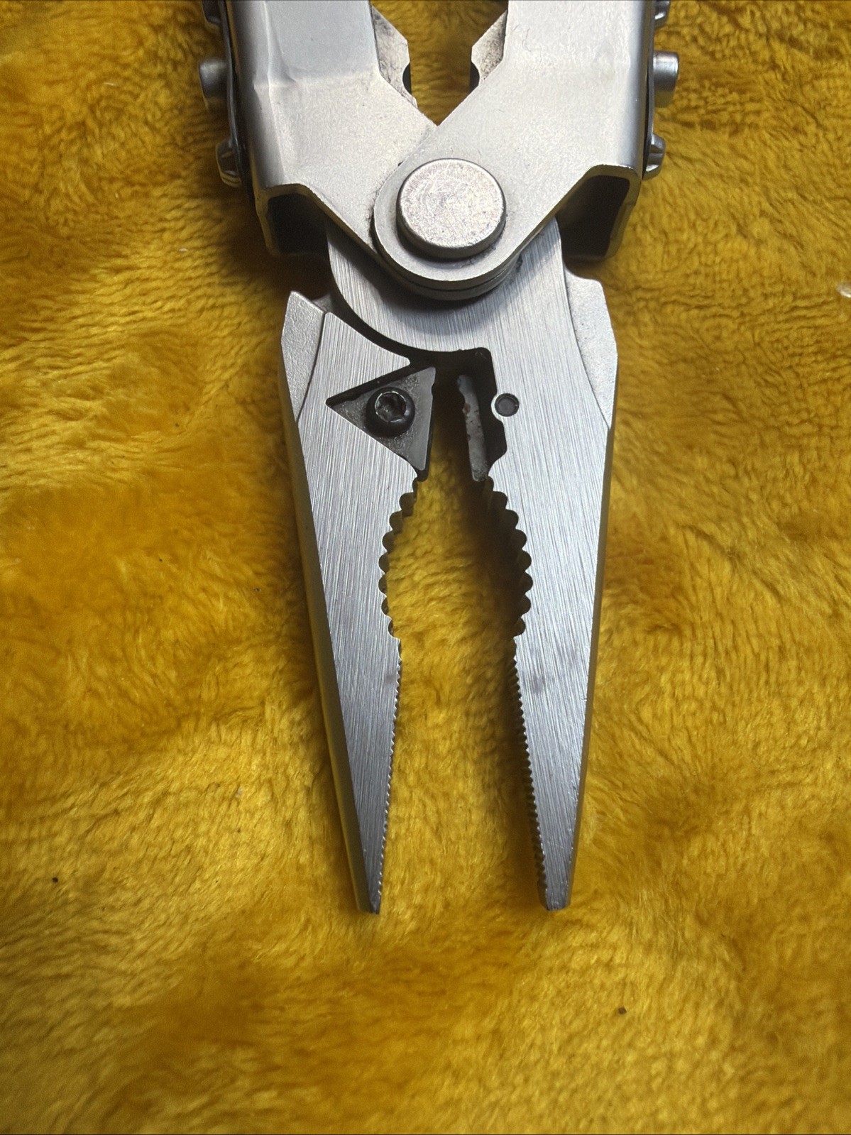 Gerber MP600 Multi-Tool Needle Nose Pliers Carbide Cutters. Very Good Condtion
