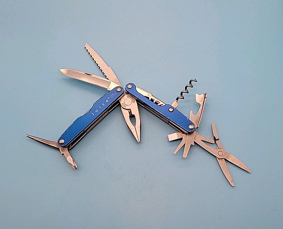 Leatherman JUICE CS4 Multi-Tool – Dated 1001 – Blue – Discontinued – Pliers