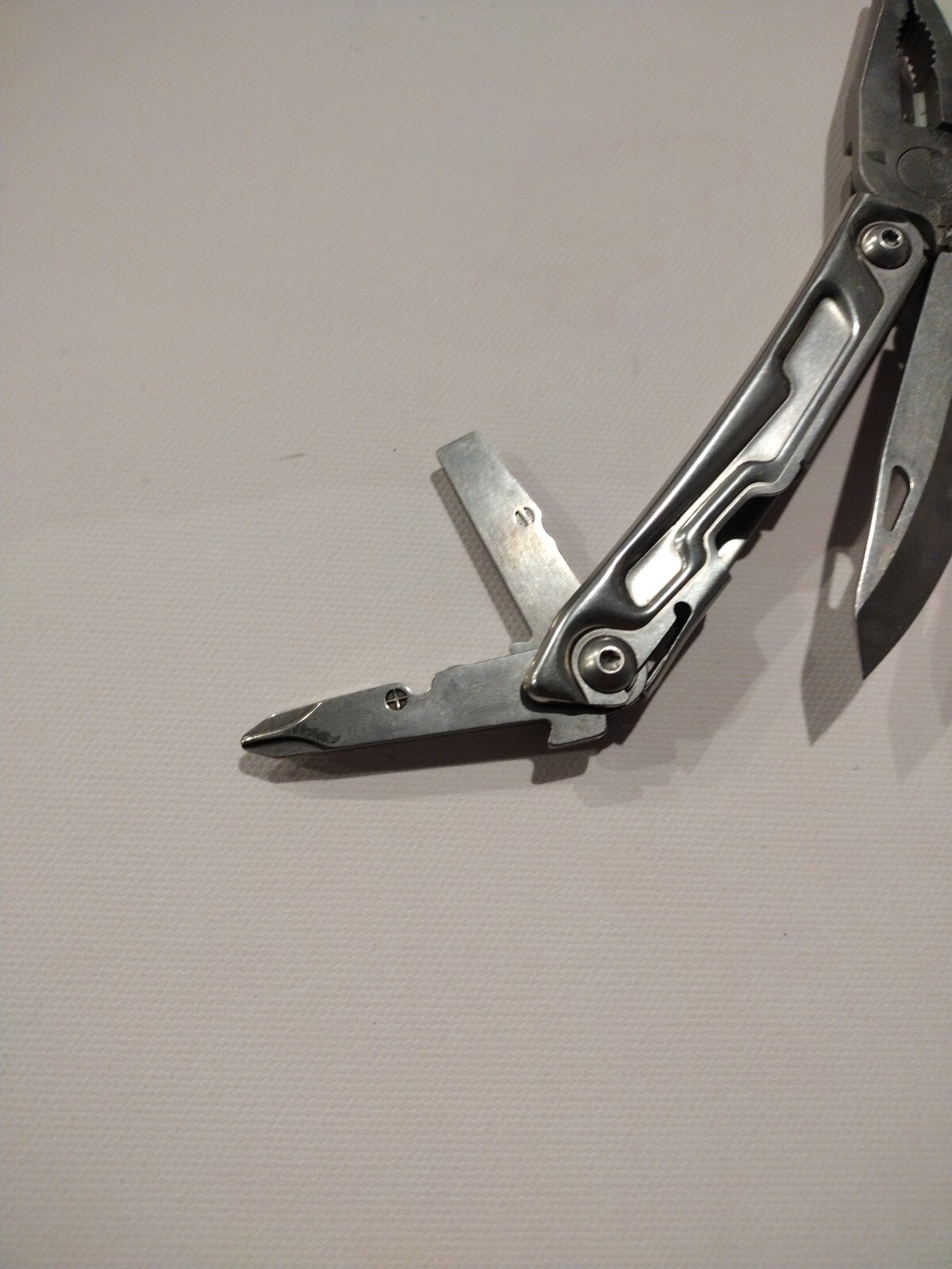 Leatherman REV 14 Tools Multi-Tool – Stainless Steel with Nylon Sheath Excellent