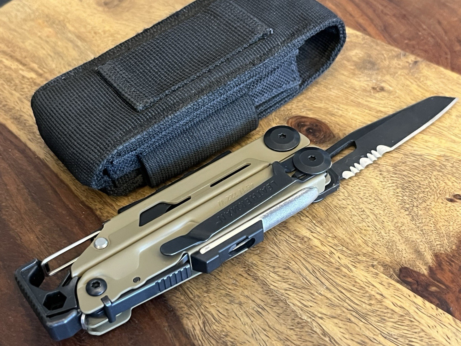 08/2022 Leatherman Coyote Tan Signal Multi-Tool Excellent!!! w/Beautiful Sheath