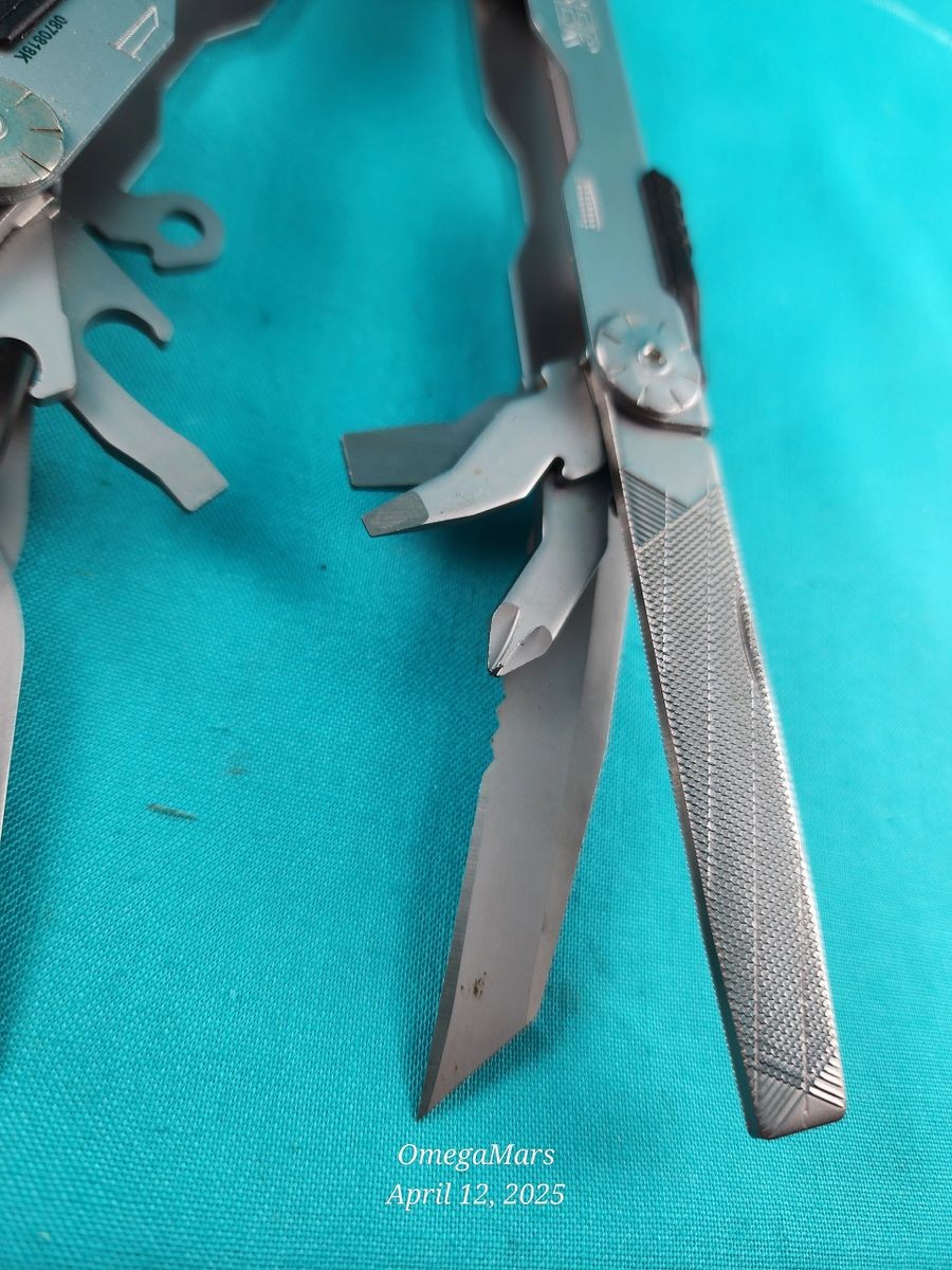 Gerber Multi-Plier Diesel #D1 Looks and feels brand new, w/sheath