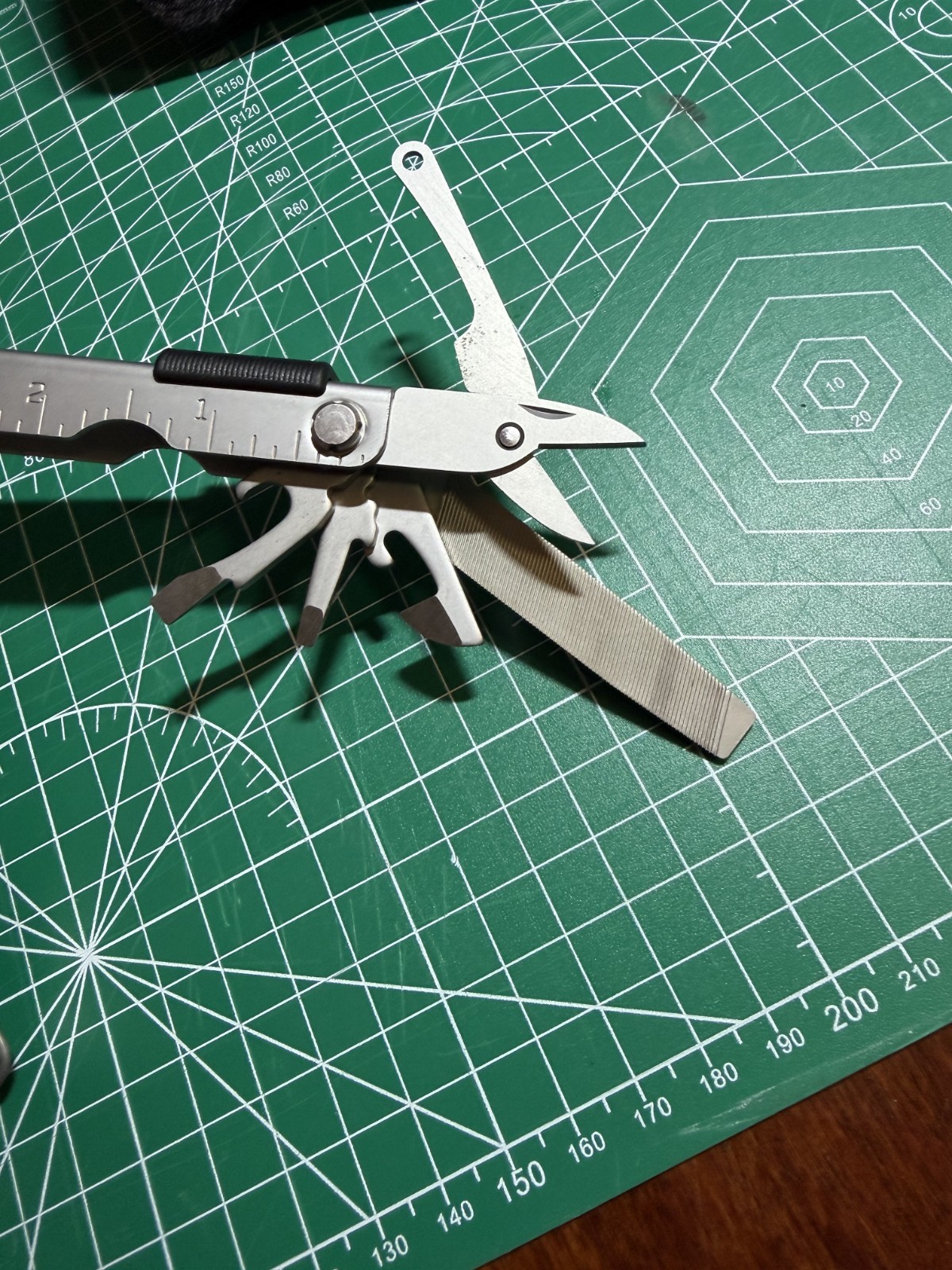 Gerber MP600 Pro Scout Multitool – Replaceable Wire Cutters – Black Nylon Sheath