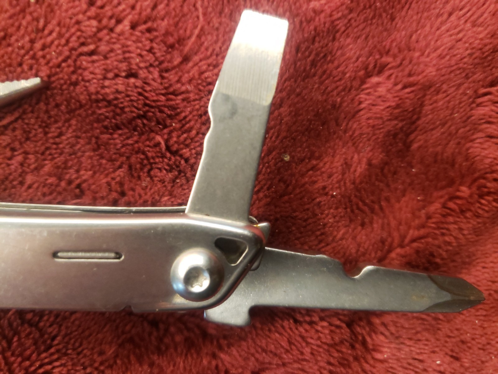 Leatherman Wingman Multi Tool with Sheath with light damage 0120 Date Code