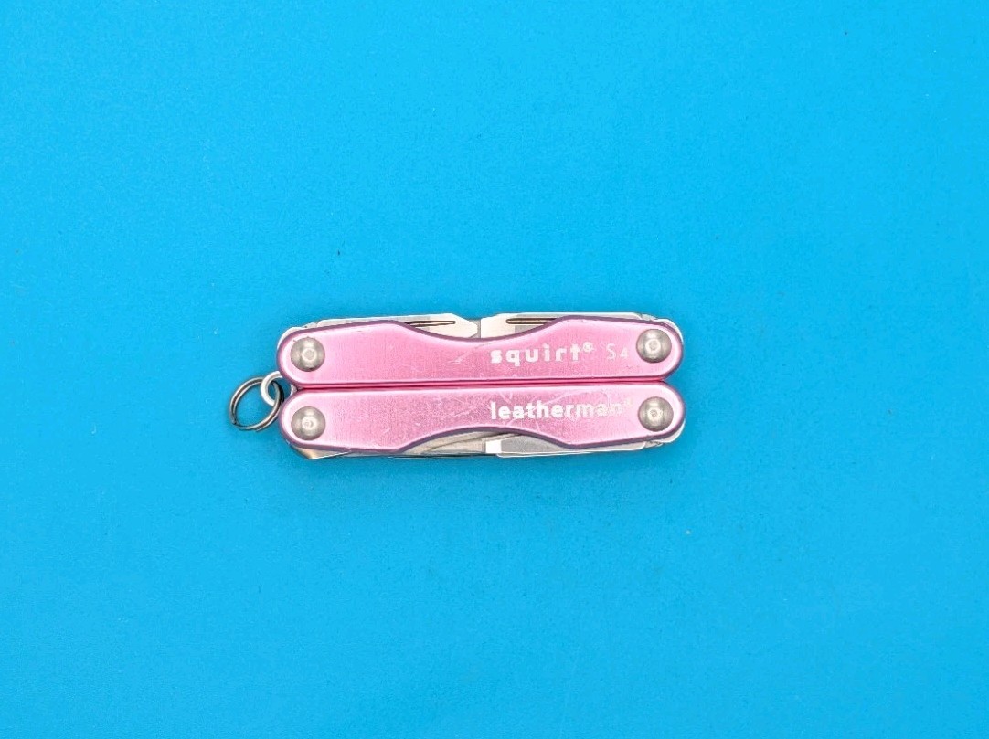 Leatherman “Squirt S4” Stainless Steel Multi Tool – PINK!