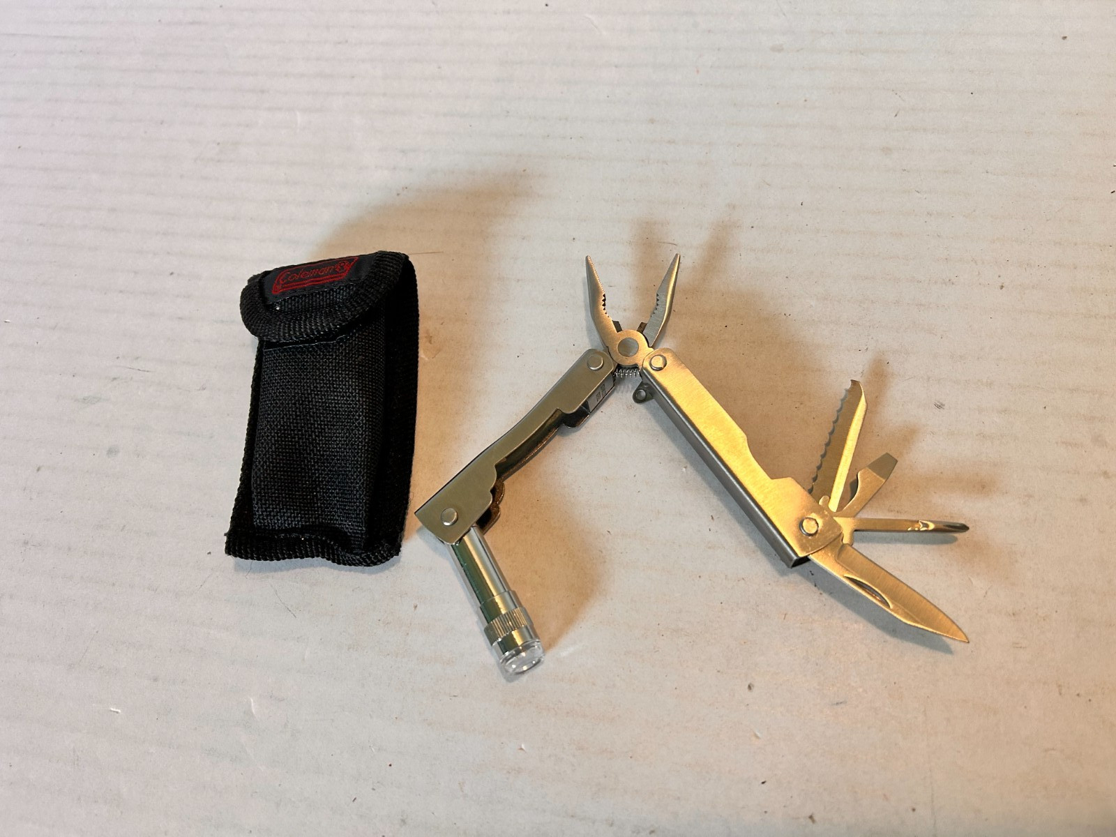 Multi Use Pocket Tool with case & Light