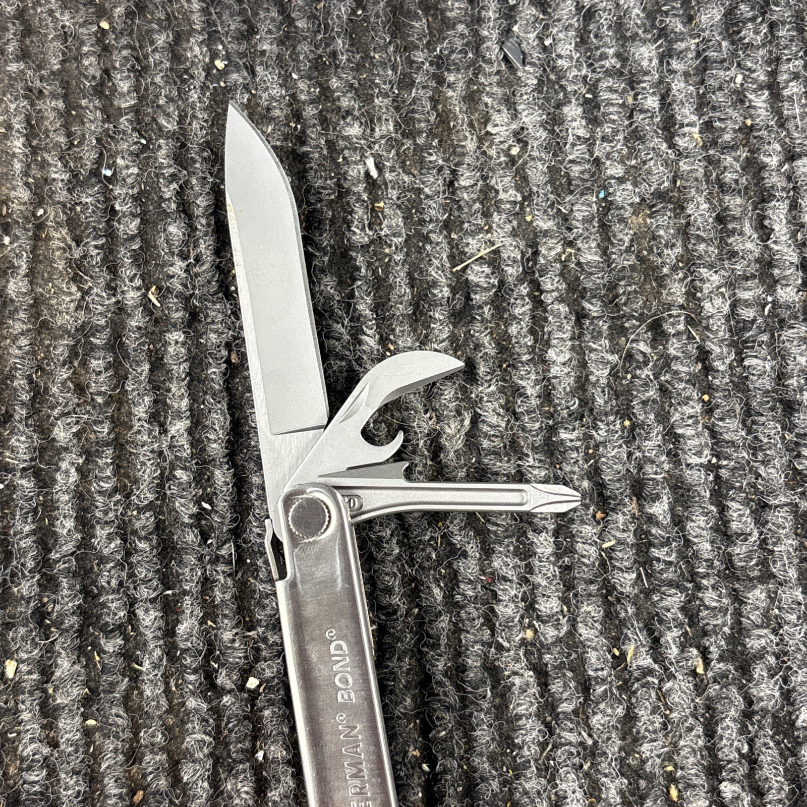 Leatherman Bond Multi-tool Multi Tool Silver Knife File Screwdriver Used (105)