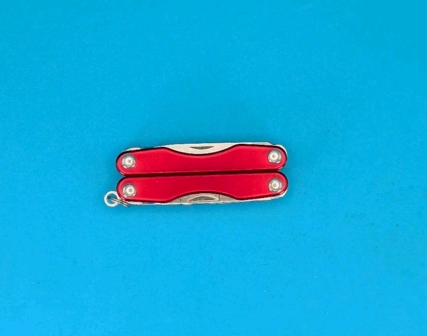 Leatherman Squirt S4 Multi-Tool, Key Ring, Retired, RED!