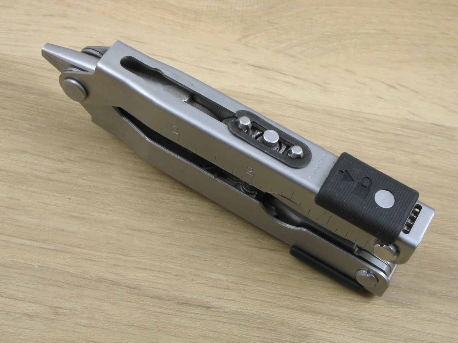 Gerber MP600 Basic Multi-Tool, Needlenose Pliers, Knife, Stainless, USA