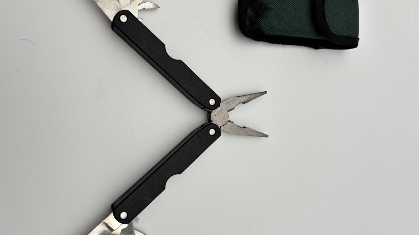 Boeing Stainless Steel Multi-Tool W/ Nylon Case In Good Condition