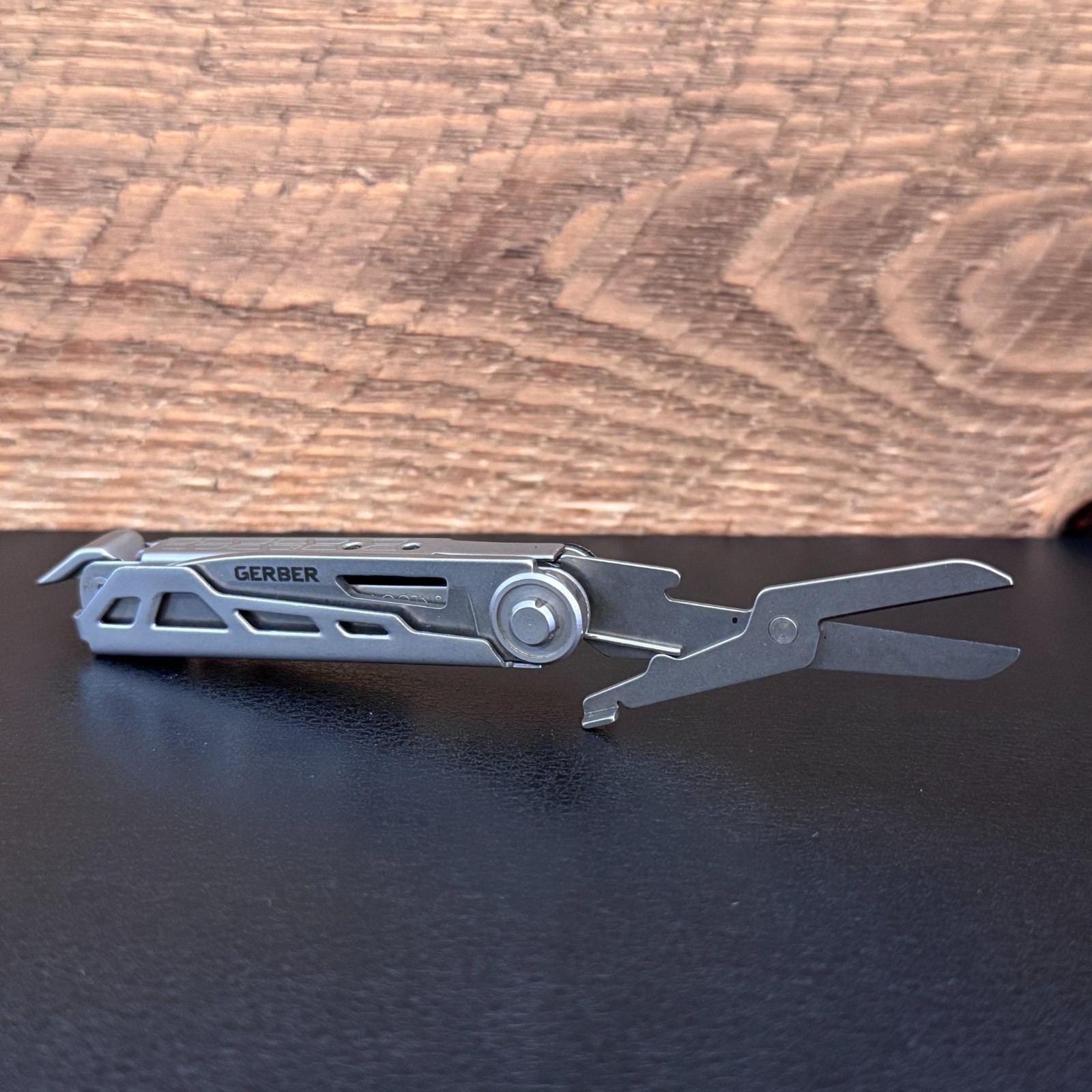 GERBER Gear ARMBAR Drive 8-in-1 Pocket Knife Multi-Tool, Black/Silver 8970521A