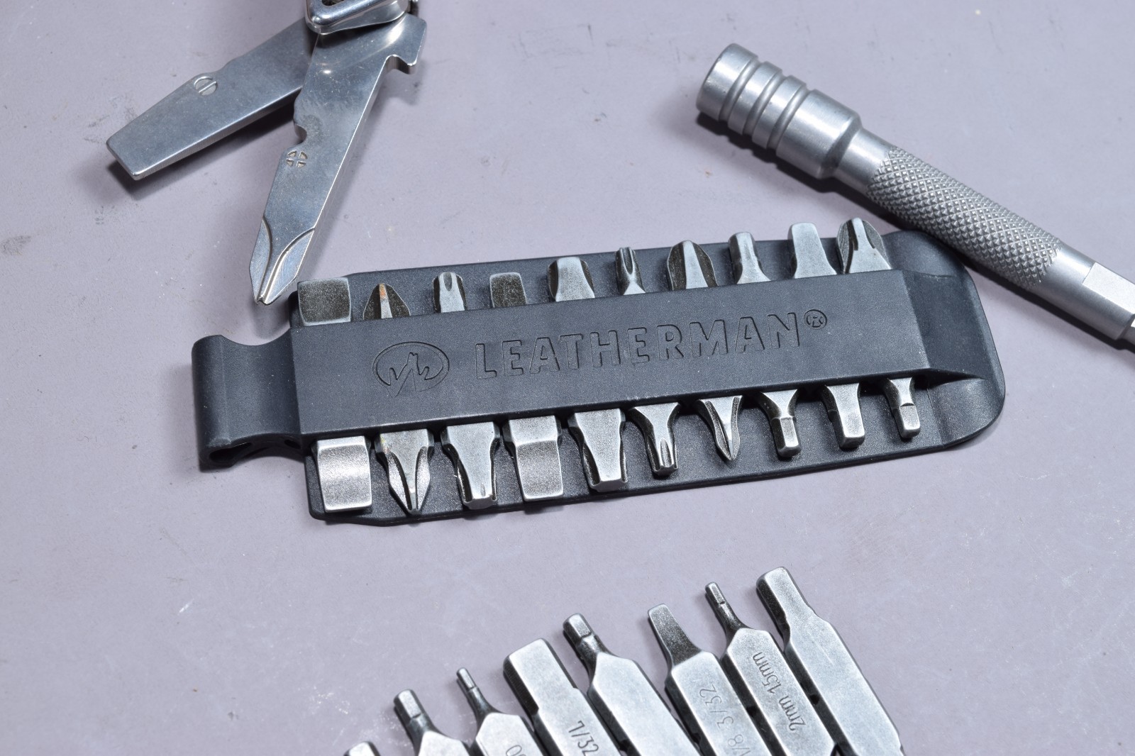 Leatherman Sidekick Multi-Tool, 2d bit kit, extender, Carabiner, leather pouch