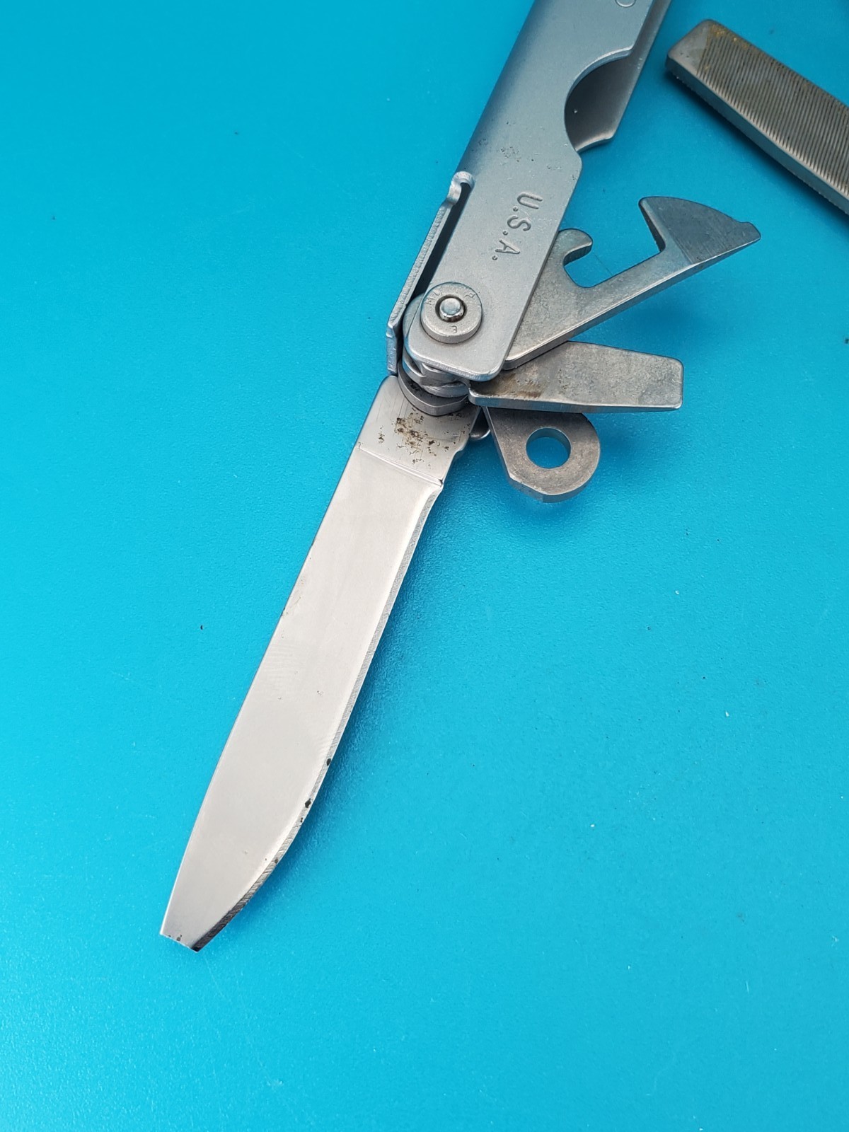 Gerber Vintage Stainless Steel Bluntnose MP400 Multi-Tool! *BLADE CHIPPED*