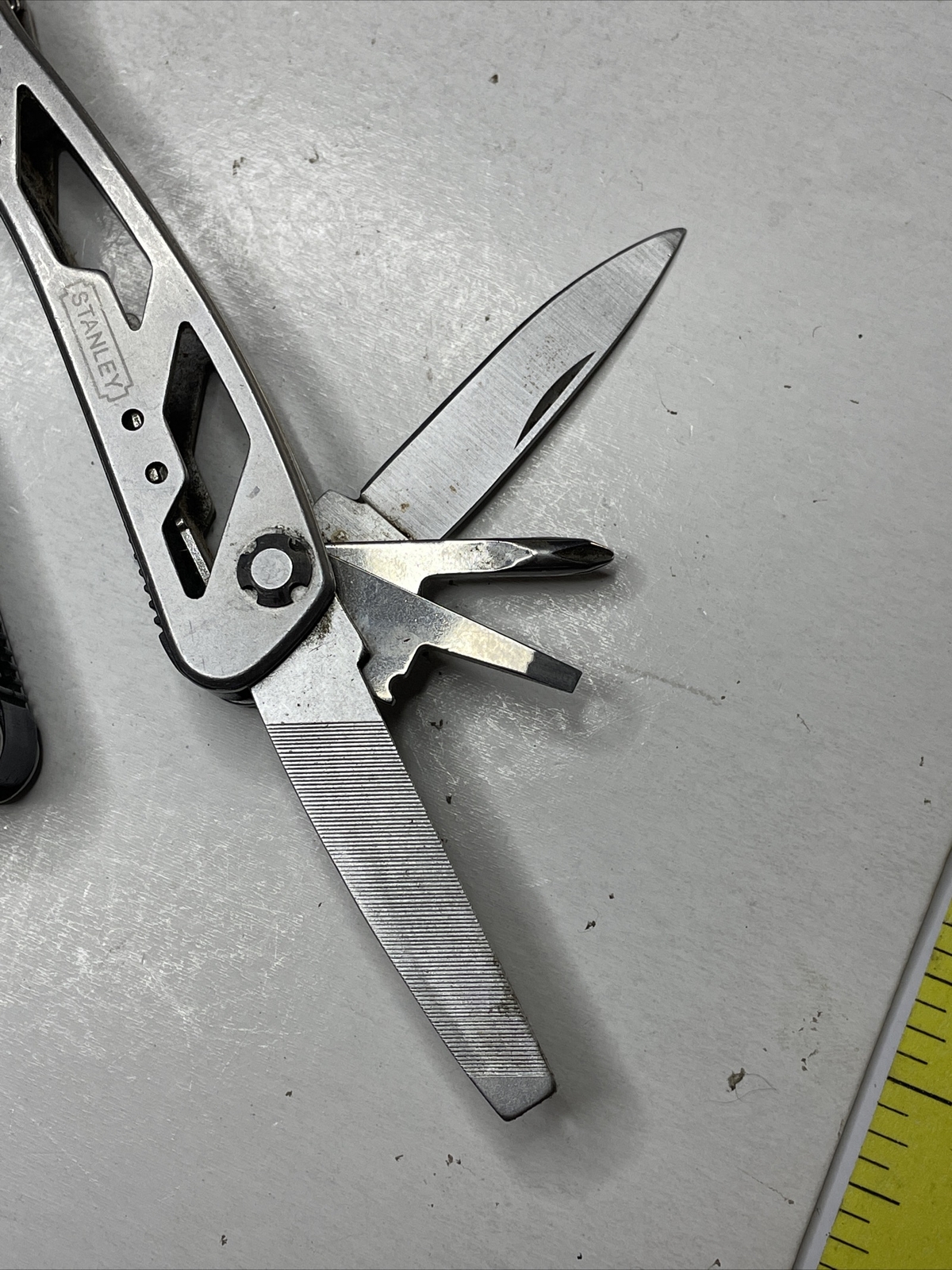 STANLEY MUTI TOOL STAINLESS 2CR 9 TOOL FUNCTIONS