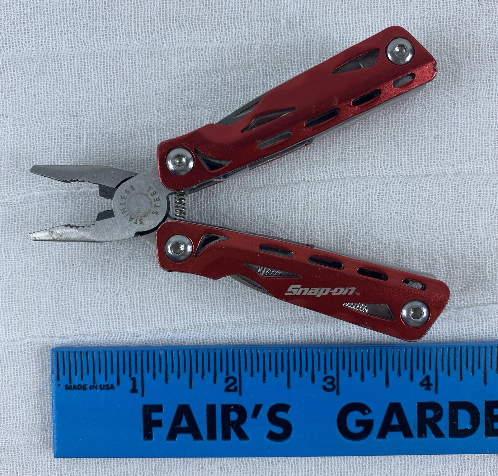 Snap-on Tool Red Stainless Steel Multi-Tool, Pliers, Knife, Screwdriver, 9 Tools