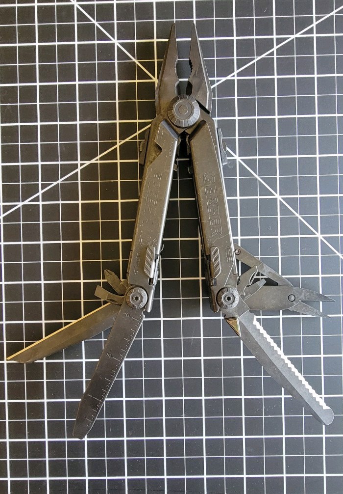 Gerber Freehand Multi-tool w/ Sheath (Black Oxide)