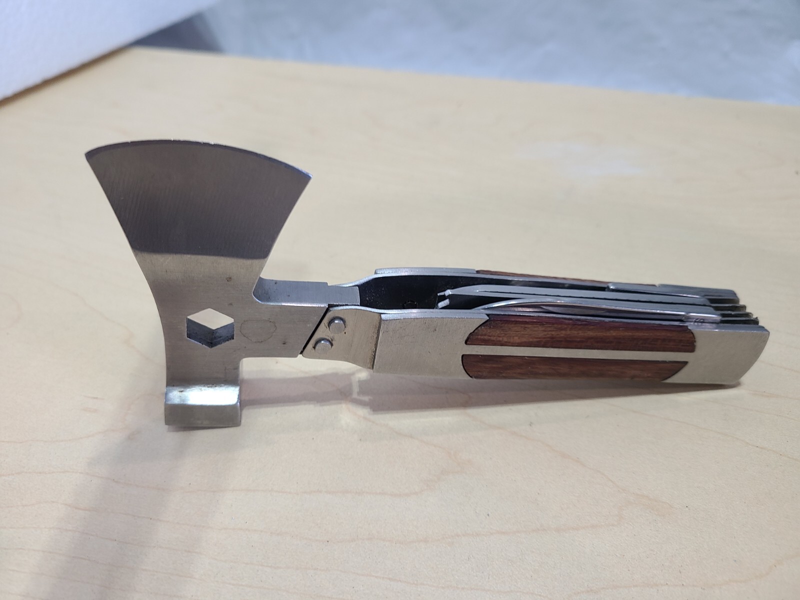 Sheffield Camper Axe-Head Multi Tool, Axe, Hammer, Screwdriver, etc…