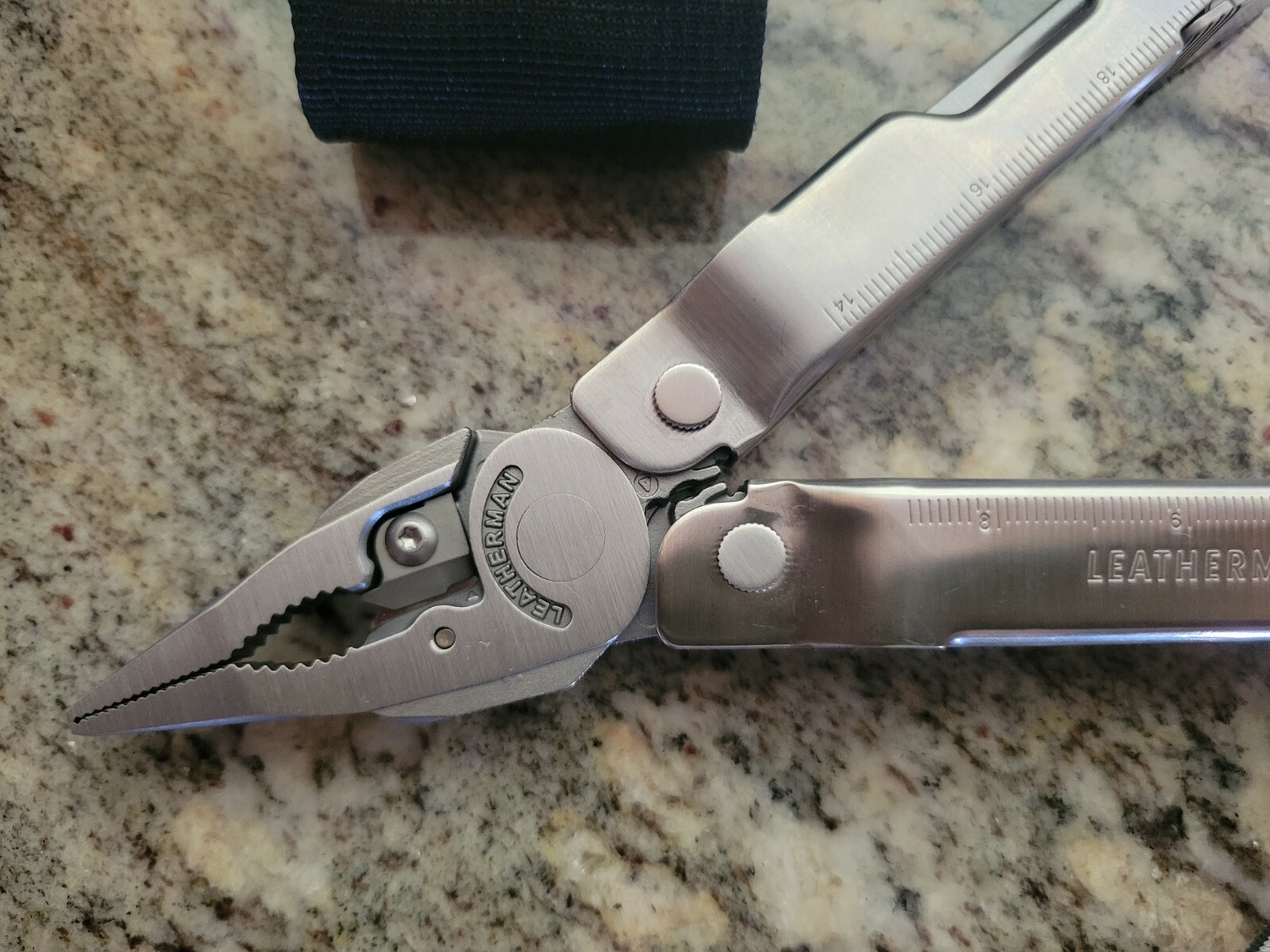 LEATHERMAN SUPER TOOL 300 Ultimate Multi Tool Stainless + Premium Nylon Sheath