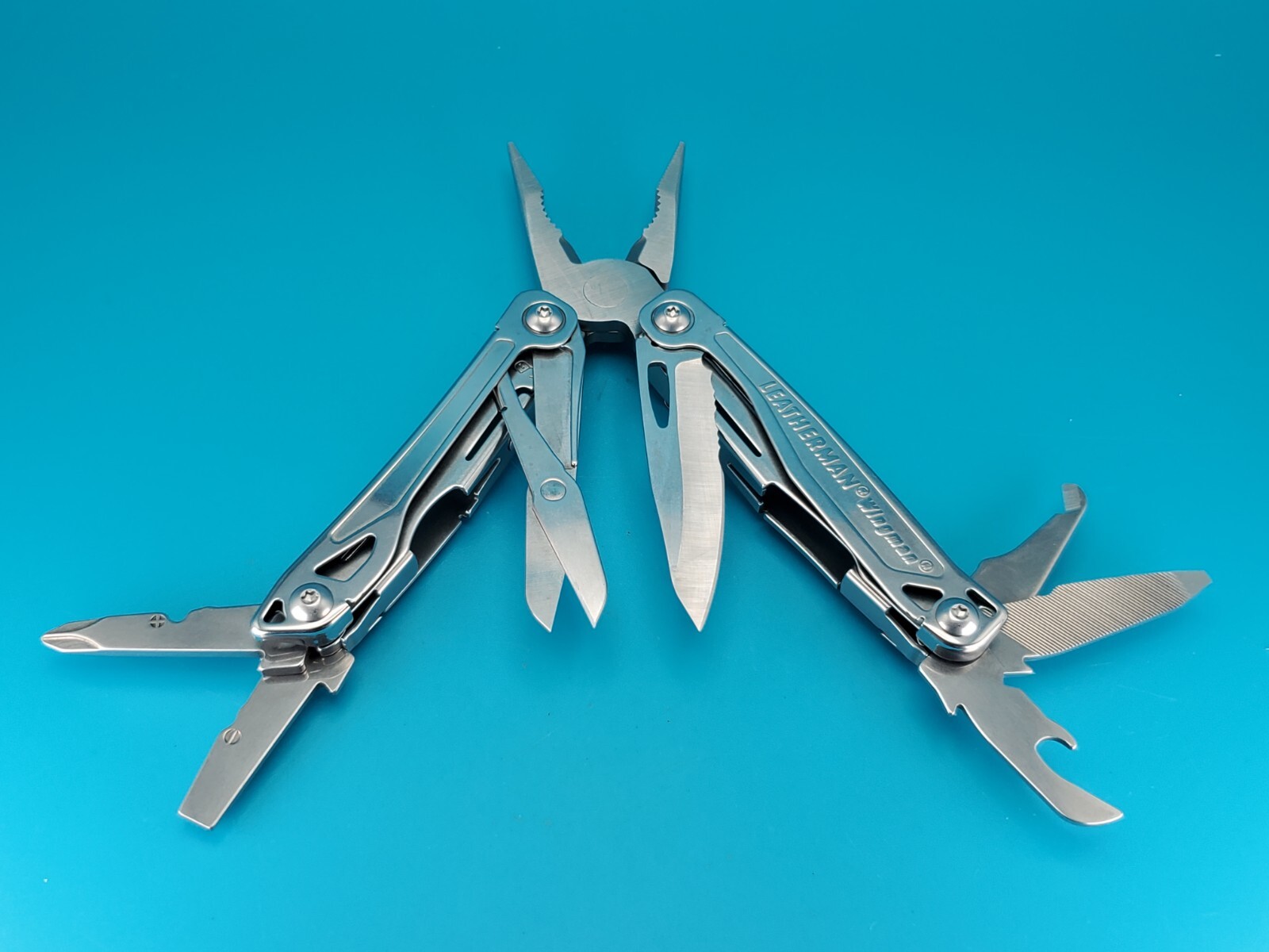 LEATHERMAN WINGMAN MULTI-TOOL! FAST SHIPPING!
