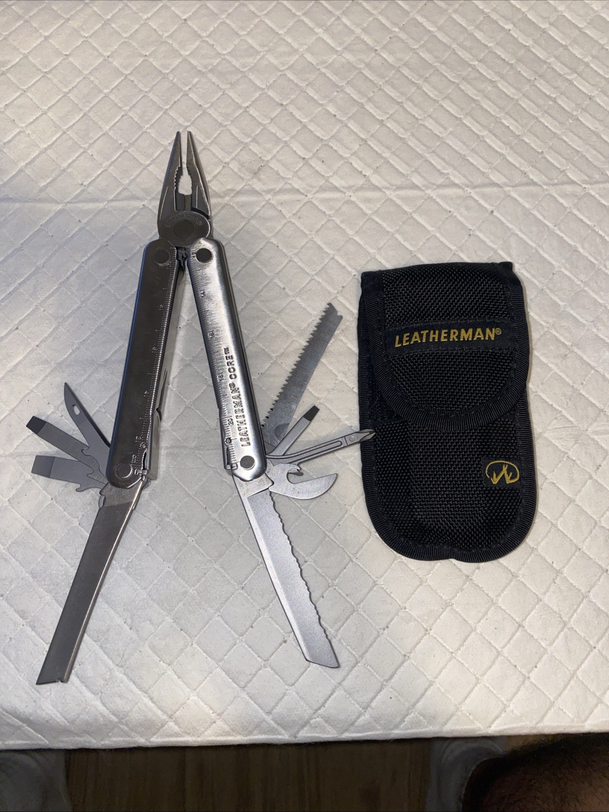VINTAGE LEATHERMAN CORE MULTITOOL CONDITION USED