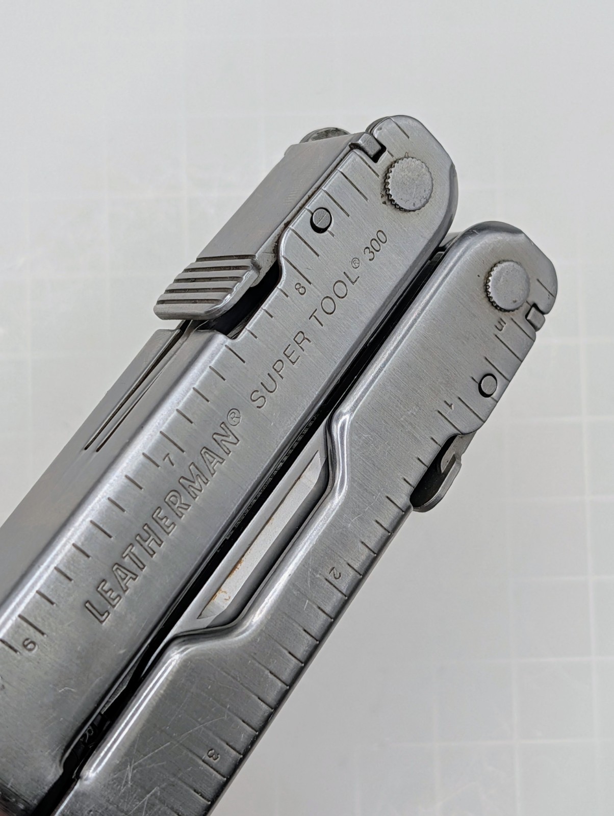 Leatherman Super Tool 300 Stainless 19-In-1 Multi-Tool w/Sheath