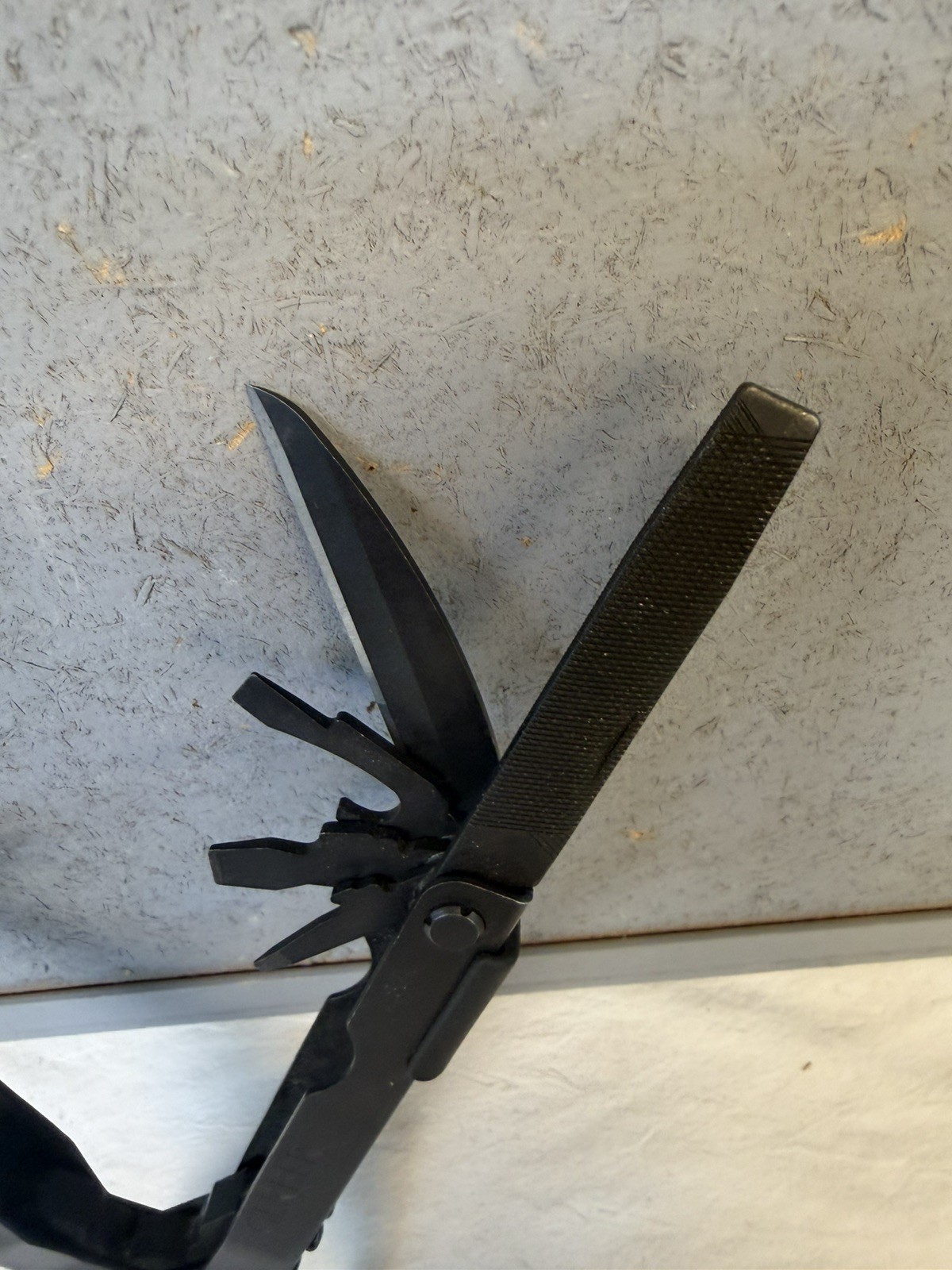 Gerber Multi-Tool / Black Oxide / Knife, File, Pliers, Bottle Opener, More / USA