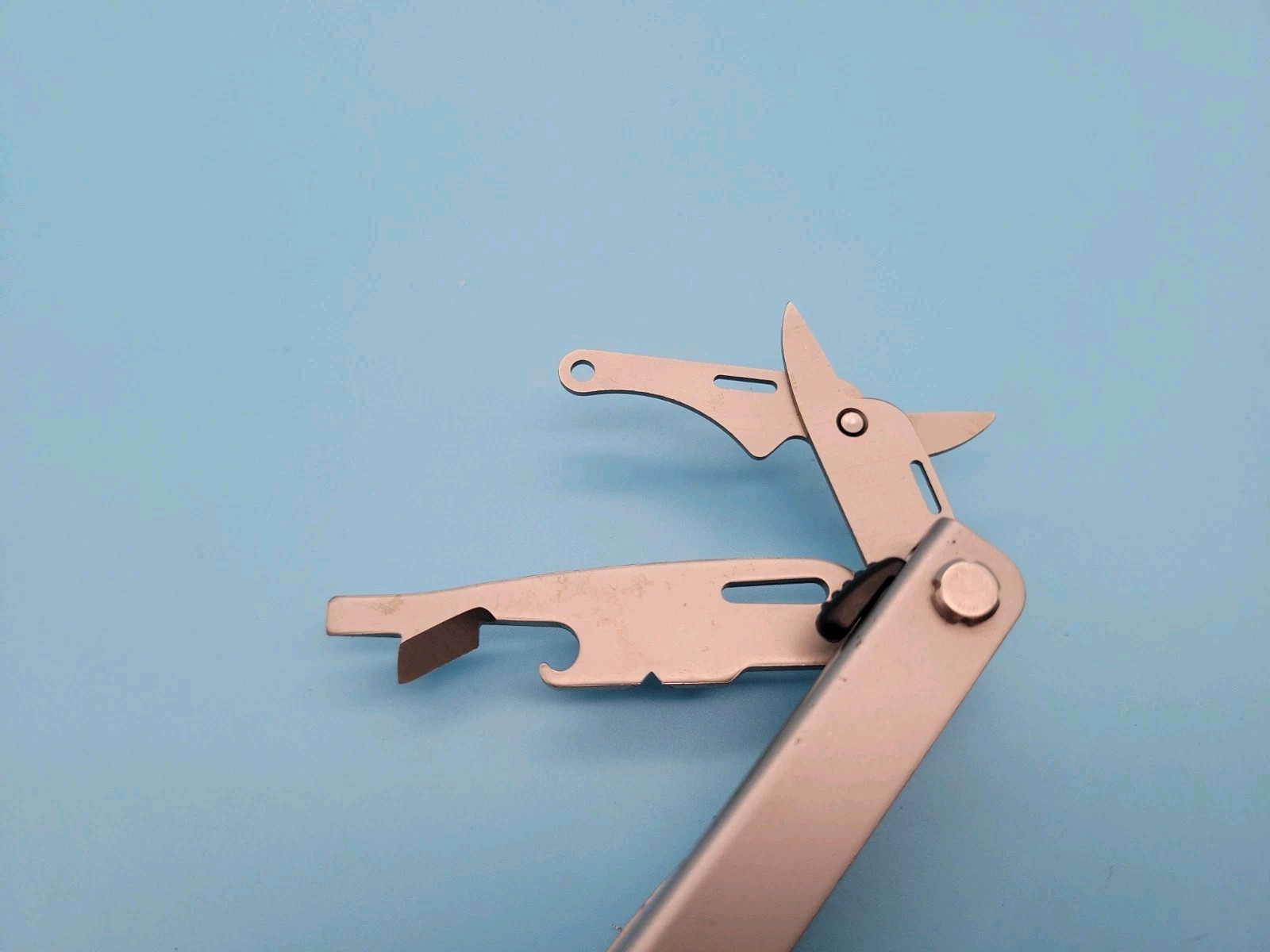 Gerber Recoil Multi-Tool – Needle Nose Auto-Plier – Pliers, Knife, Scissors